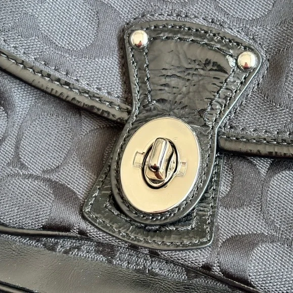 Coach Signature C Turnlock Shoulder Bag Black - Picture 3 of 7